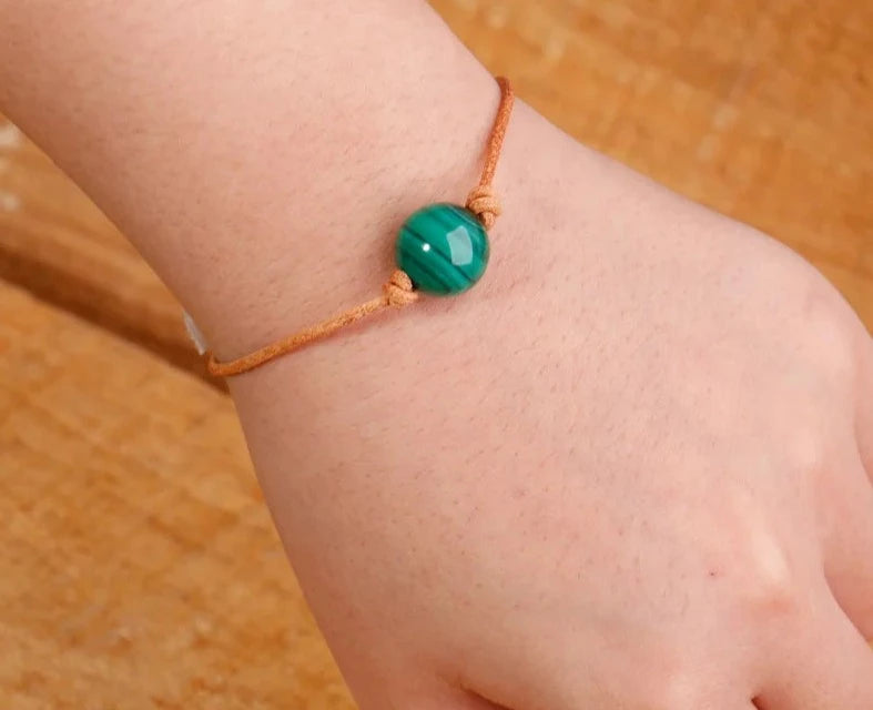 Boho Chic - "Klassisches Lederarmband mit Naturstein-Akzent"